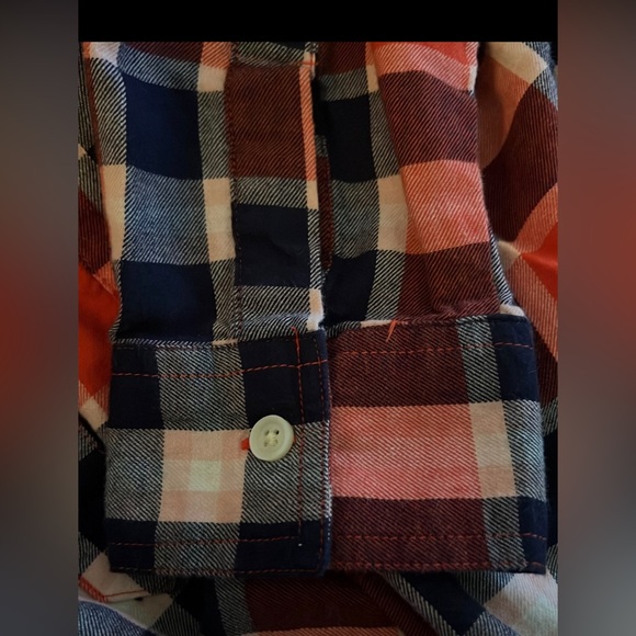 Old Navy boyfriend pull over top, size petite large, red blue plaid - Picture 8 of 8